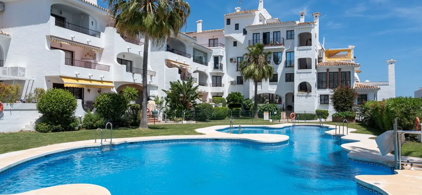 Sale of ground floor apartment in Calahonda 0
