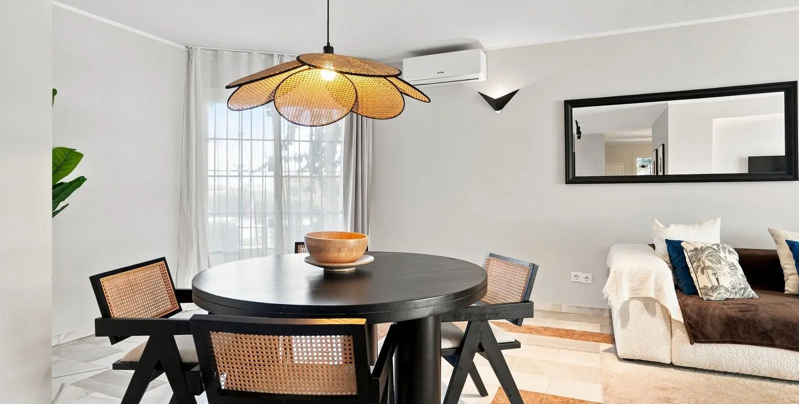 Sale of ground floor apartment in Calahonda 12