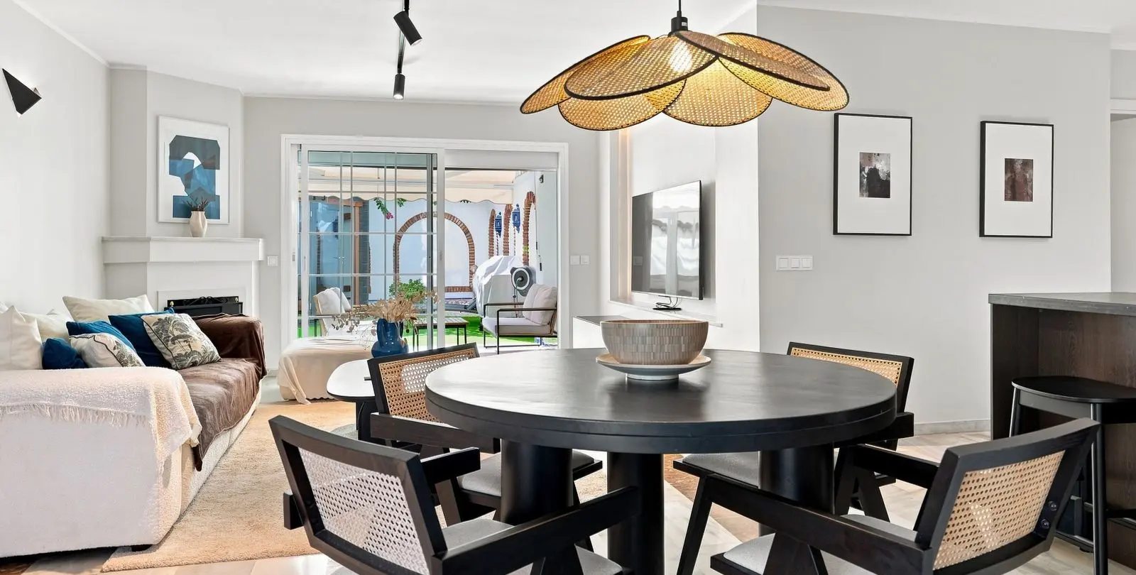 Sale of ground floor apartment in Calahonda 13