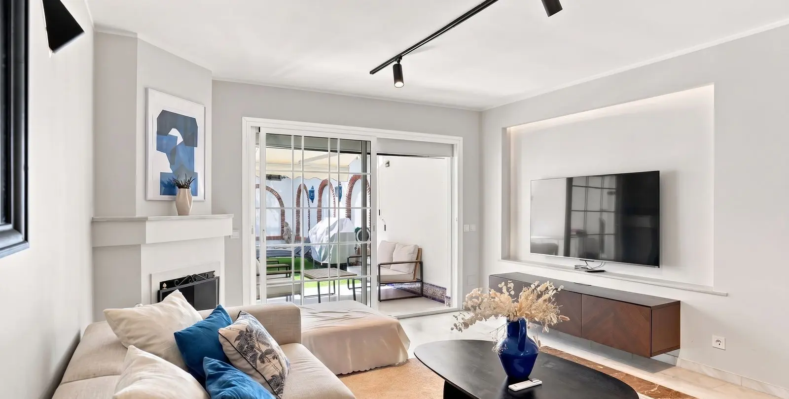 Sale of ground floor apartment in Calahonda 19
