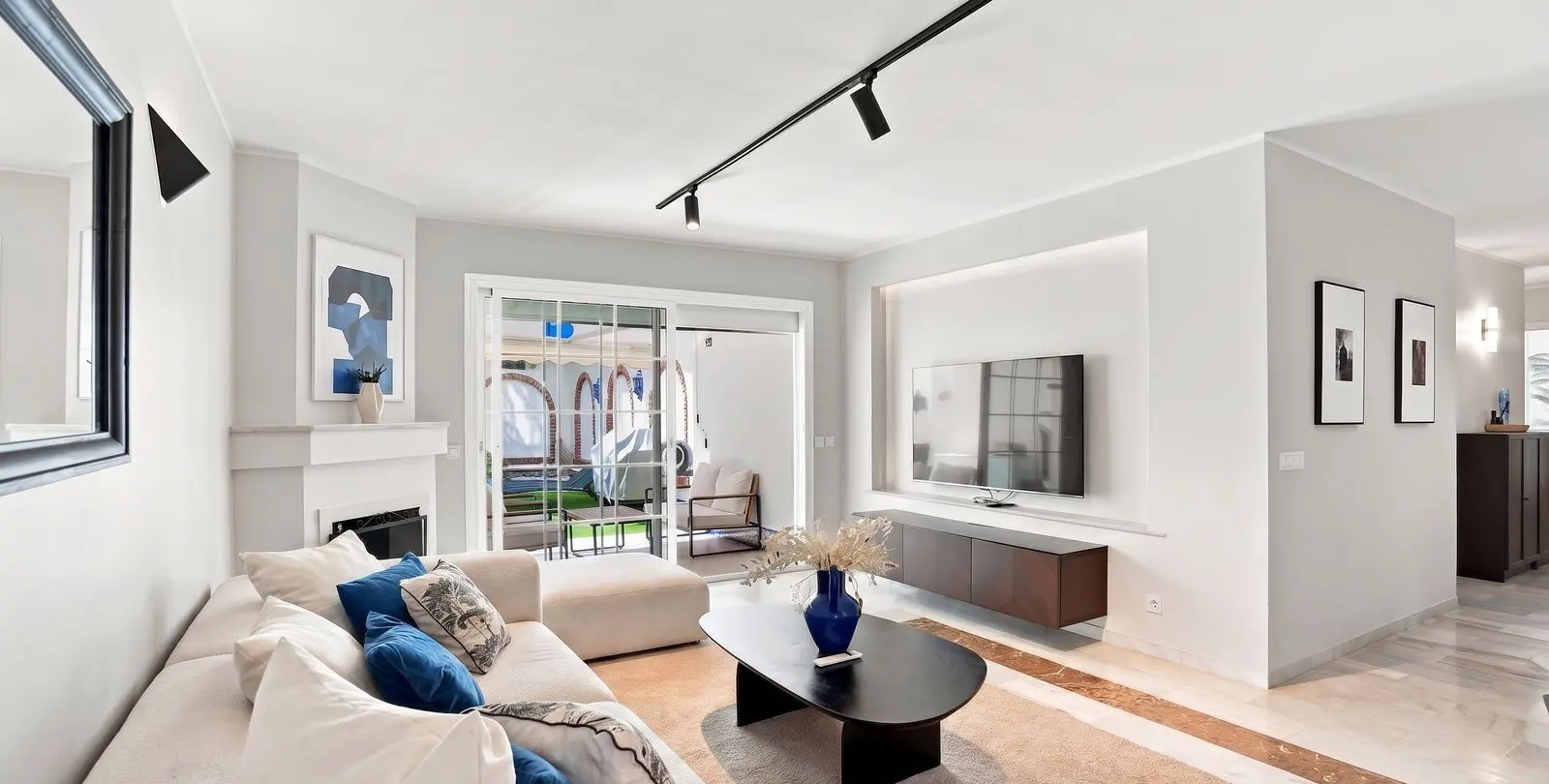 Sale of ground floor apartment in Calahonda 20