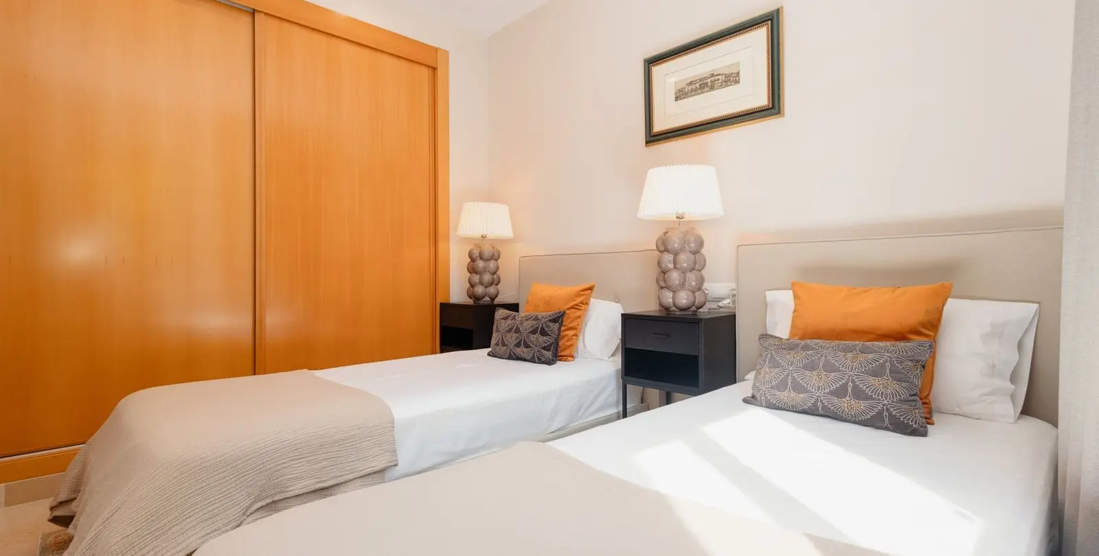 Sale of ground floor apartment in Benahavís 6