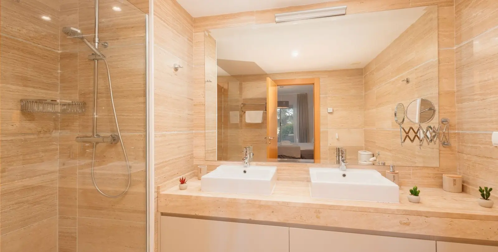 Sale of ground floor apartment in Benahavís 14
