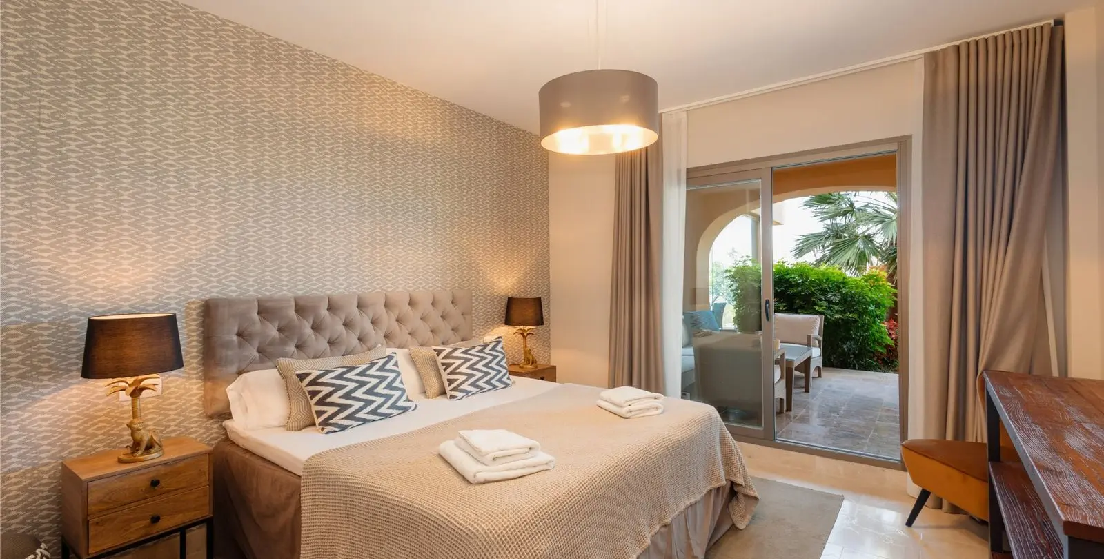 Sale of ground floor apartment in Benahavís 16