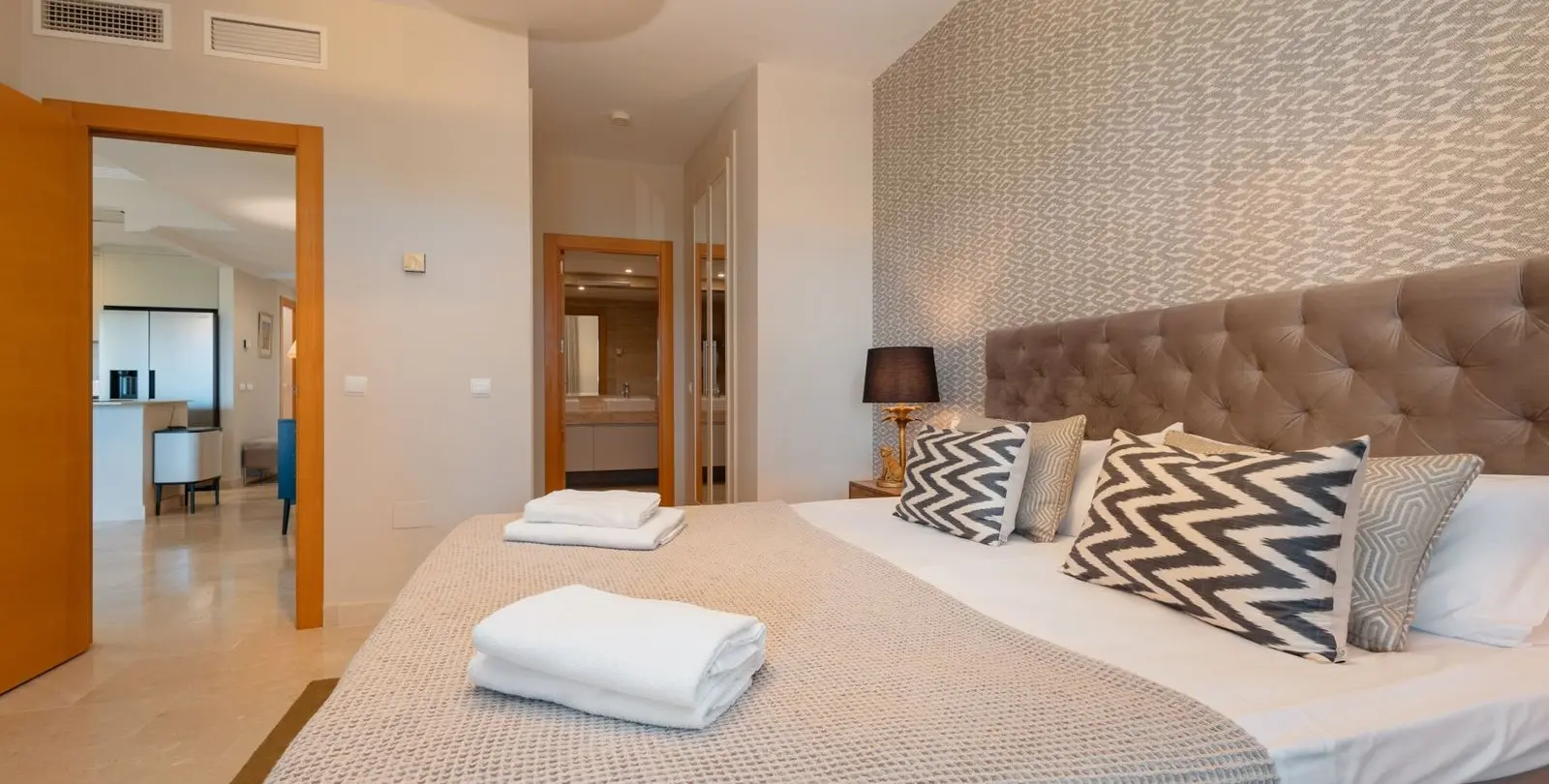 Sale of ground floor apartment in Benahavís 17