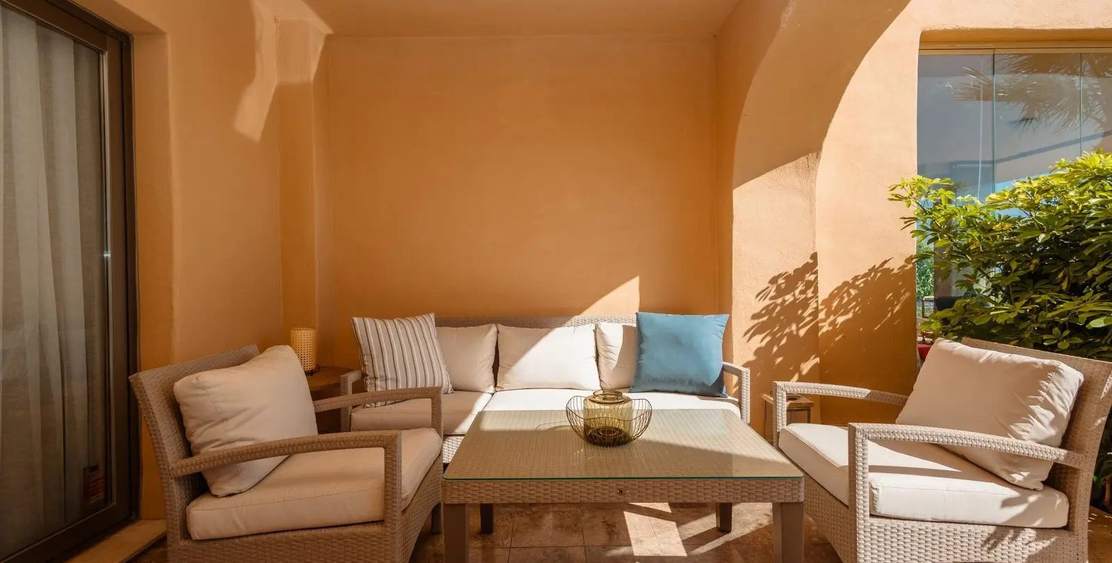 Sale of ground floor apartment in Benahavís 18