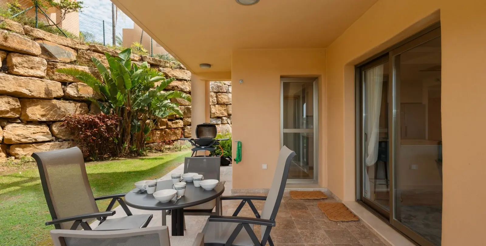 Sale of ground floor apartment in Benahavís 20