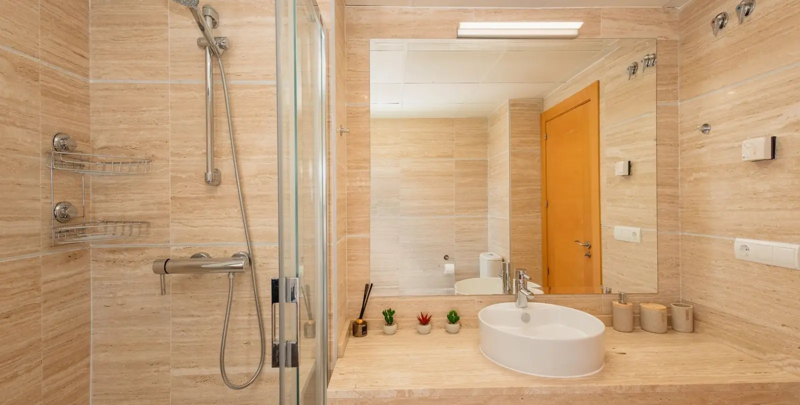 Sale of ground floor apartment in Benahavís 22