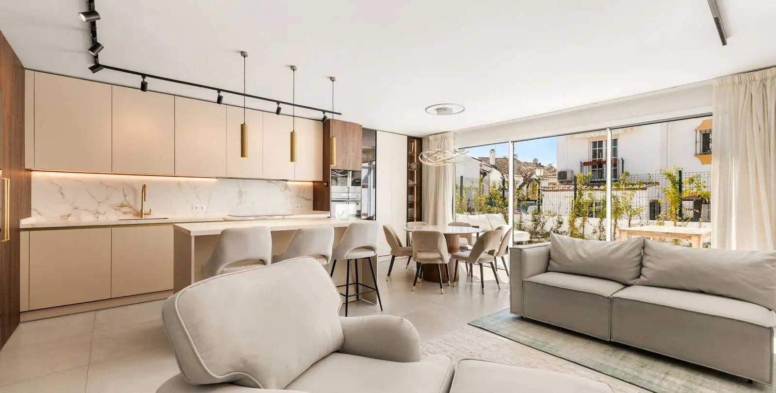 Продажа таунхауса в Estepona 2