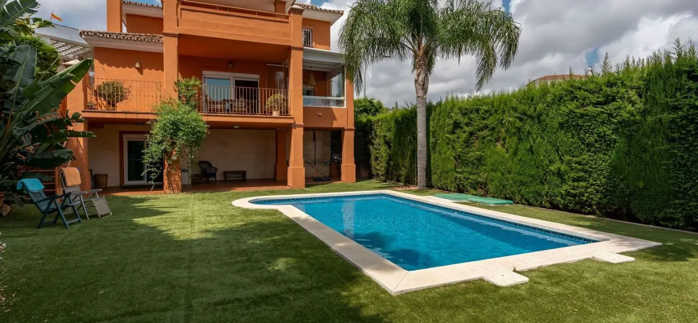 Продажа  отдельно стоящей виллы в Mijas 0