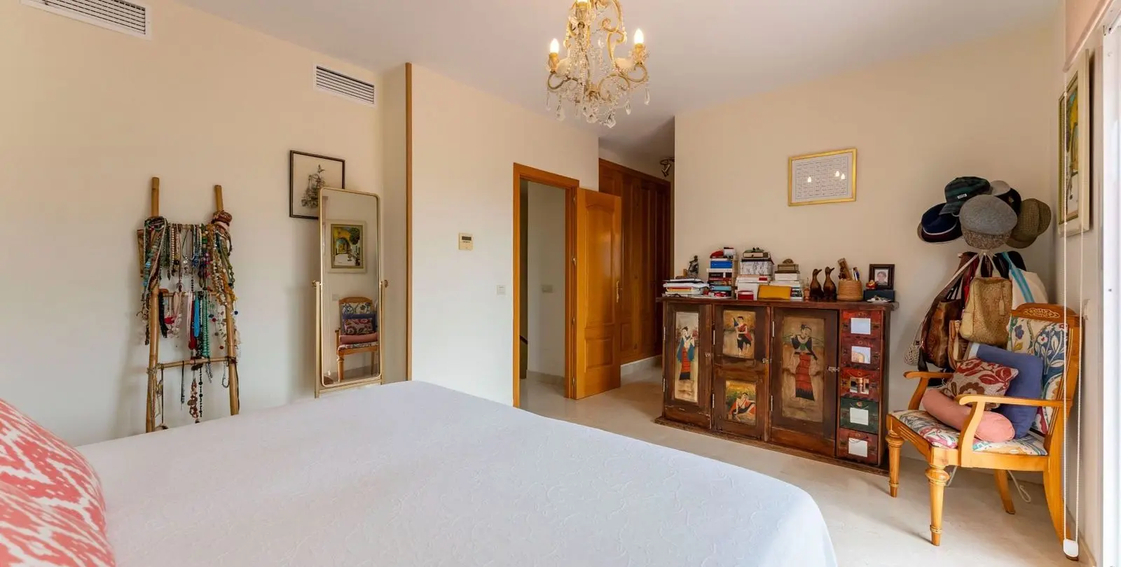 Продажа  отдельно стоящей виллы в Mijas 36