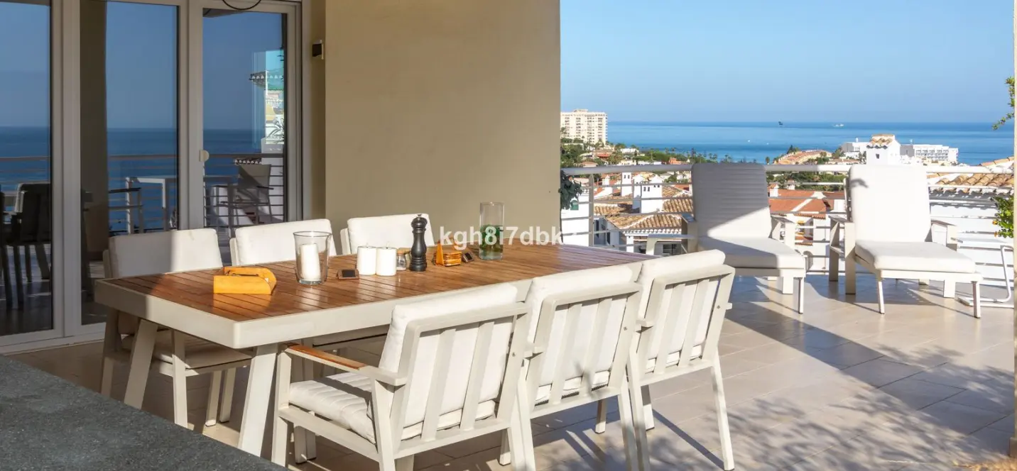 Sale of middle floor apartment in Benalmadena 1