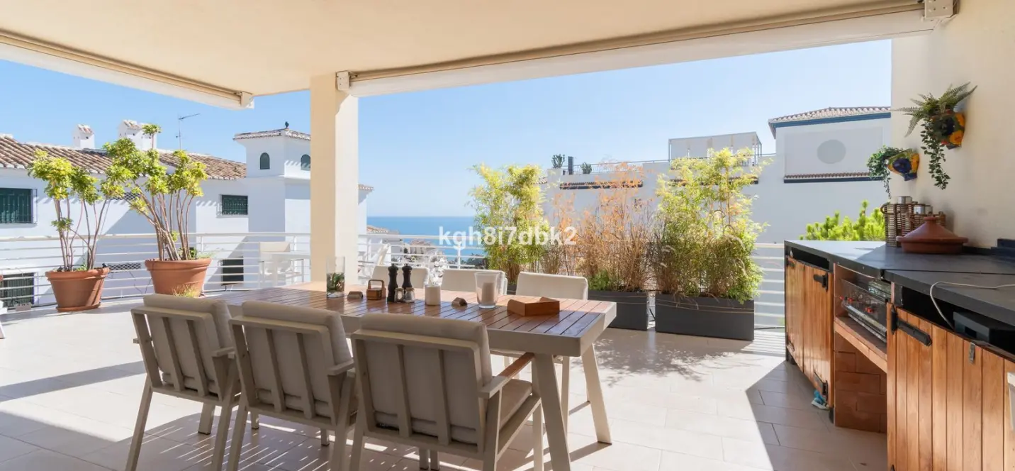 Sale of middle floor apartment in Benalmadena 2