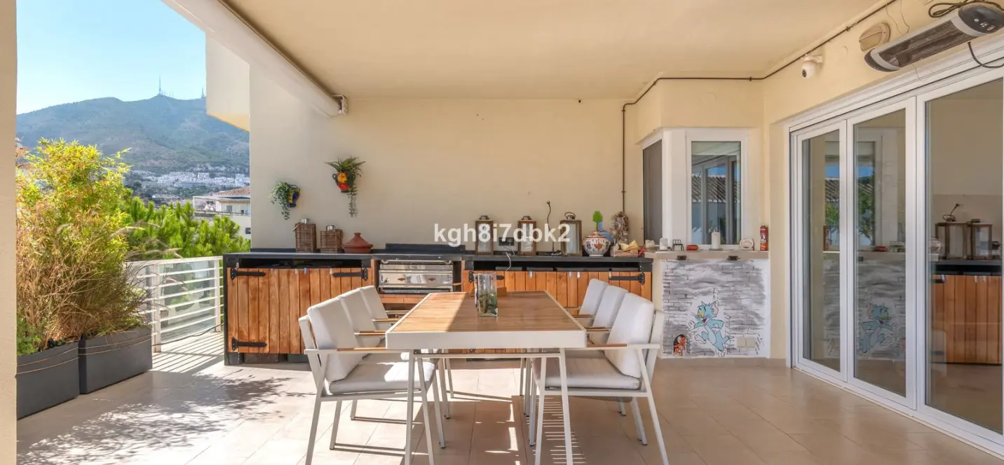 Sale of middle floor apartment in Benalmadena 3