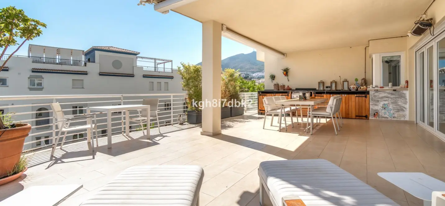 Sale of middle floor apartment in Benalmadena 4