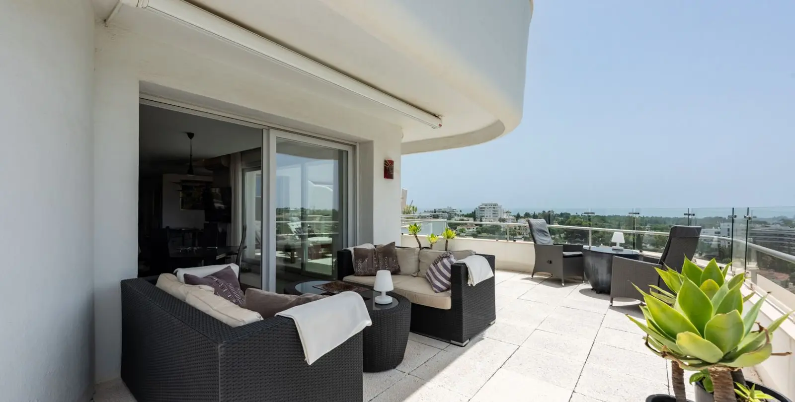 Sale of middle floor apartment in Guadalmina Alta 17