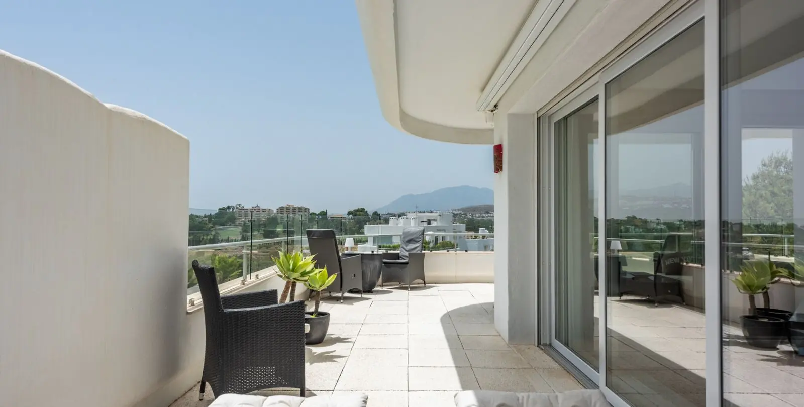 Sale of middle floor apartment in Guadalmina Alta 20