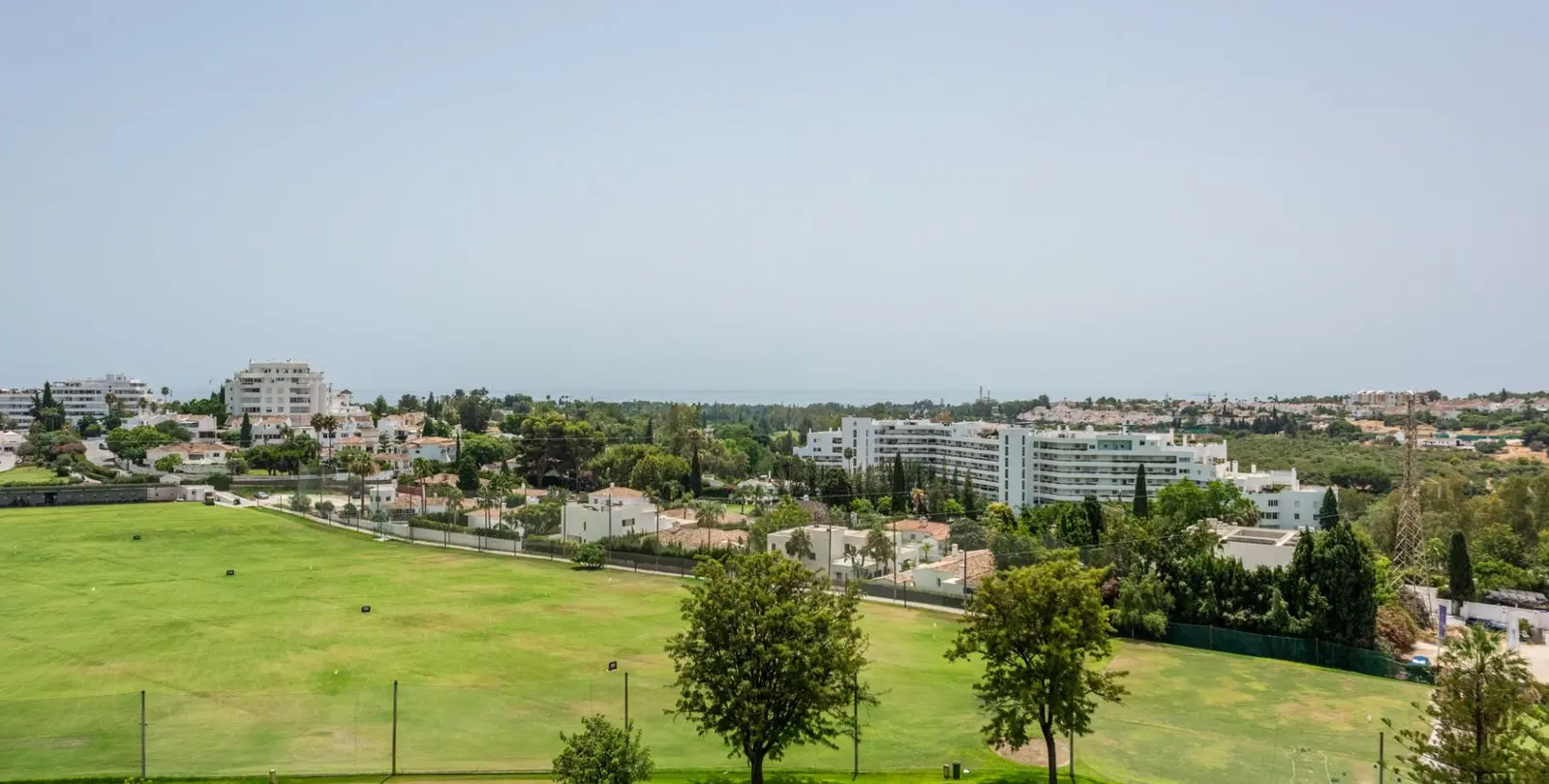 Sale of middle floor apartment in Guadalmina Alta 24