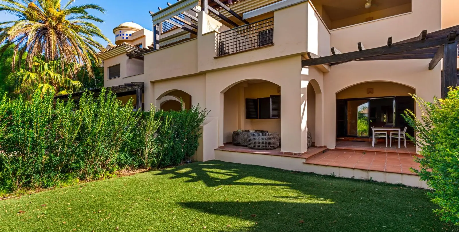 Venta de apartamento en planta baja en Puerto Banús 1
