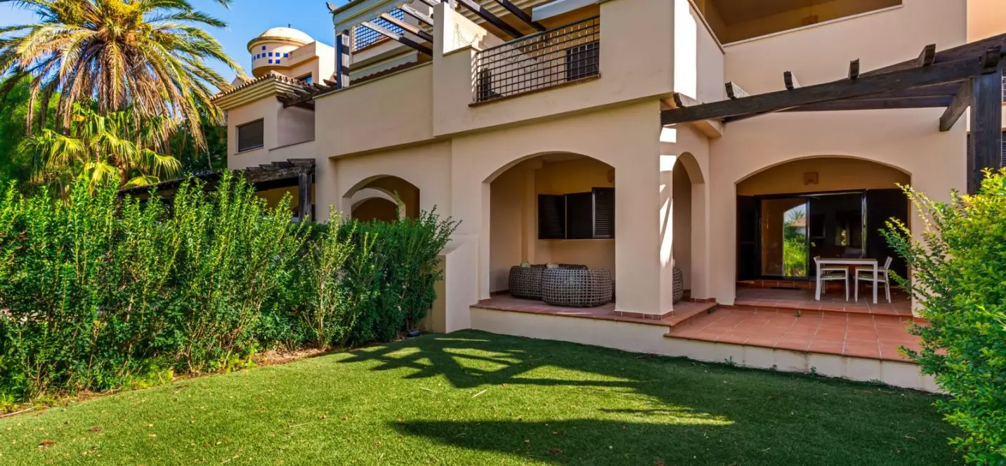 Venta de apartamento en planta baja en Puerto Banús 0
