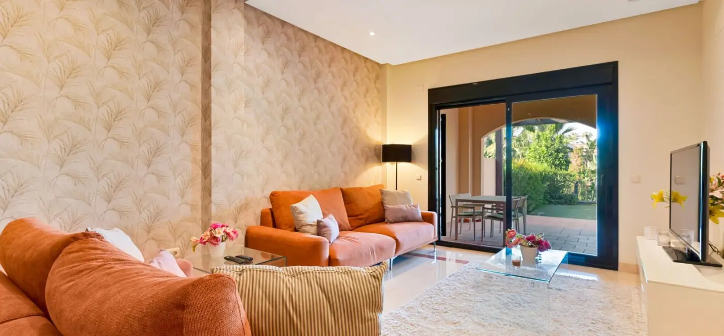 Venta de apartamento en planta baja en Puerto Banús 1