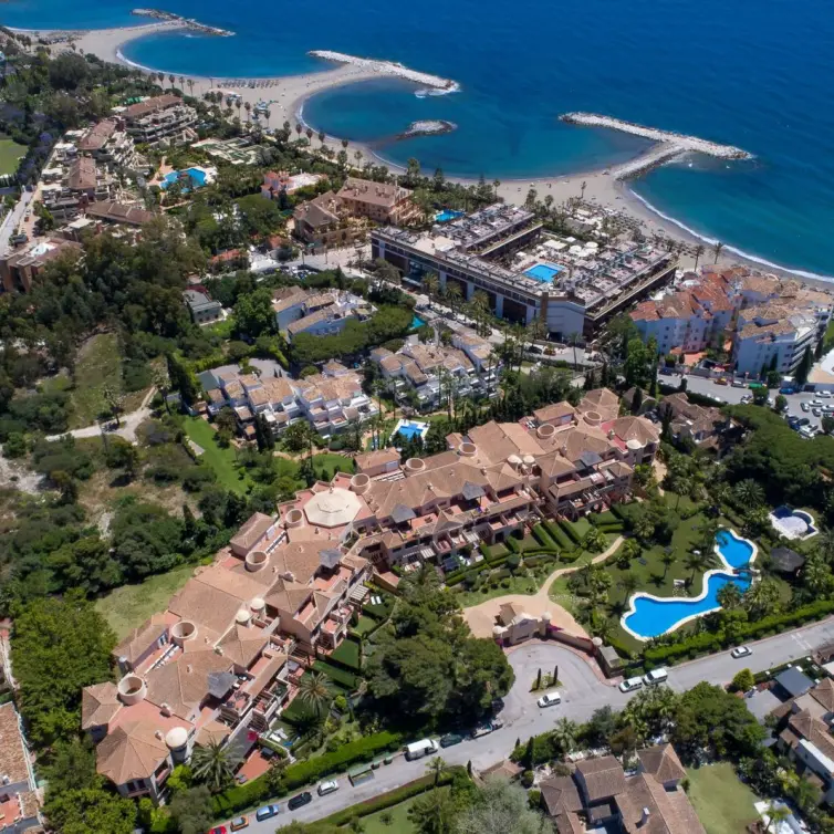 Venta de apartamento en planta baja en Puerto Banús