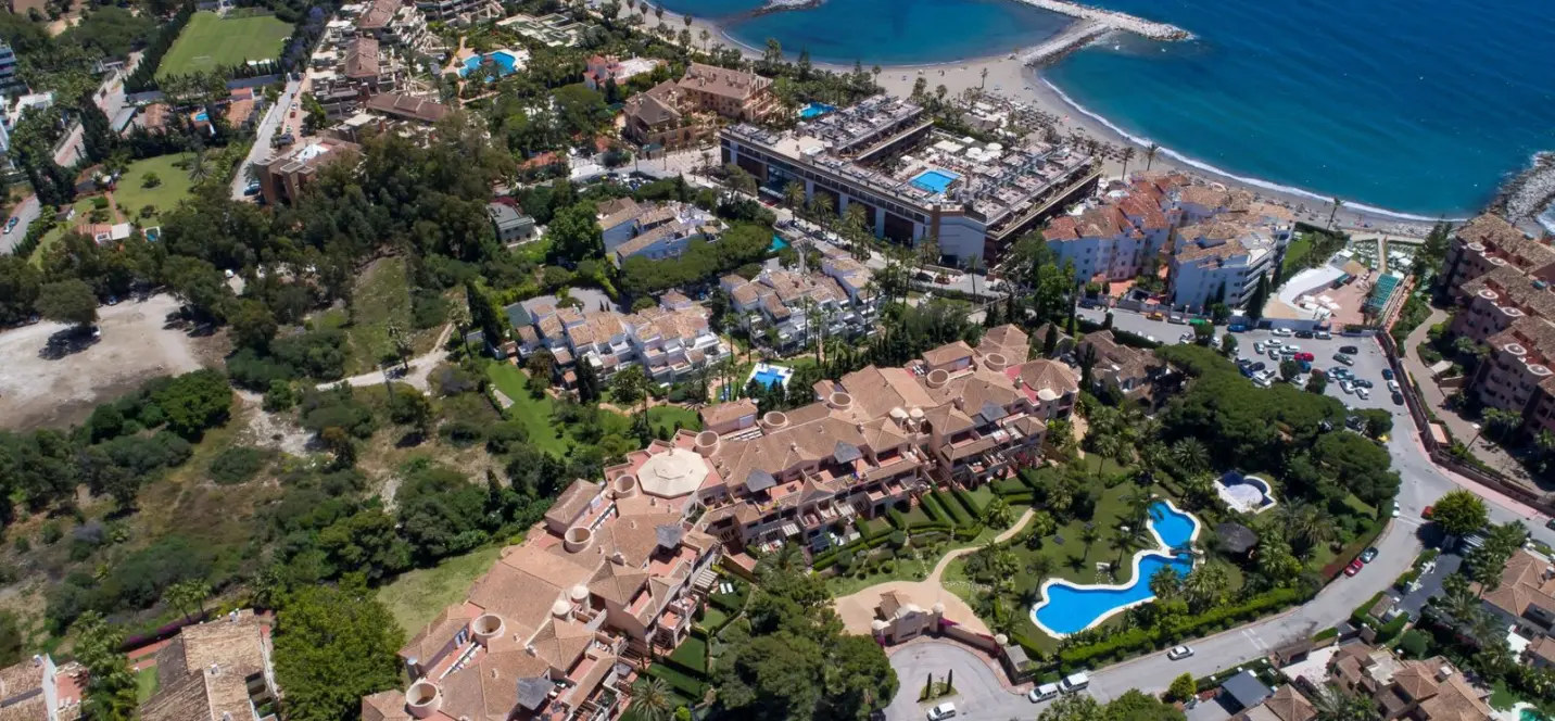 Venta de apartamento en planta baja en Puerto Banús 3