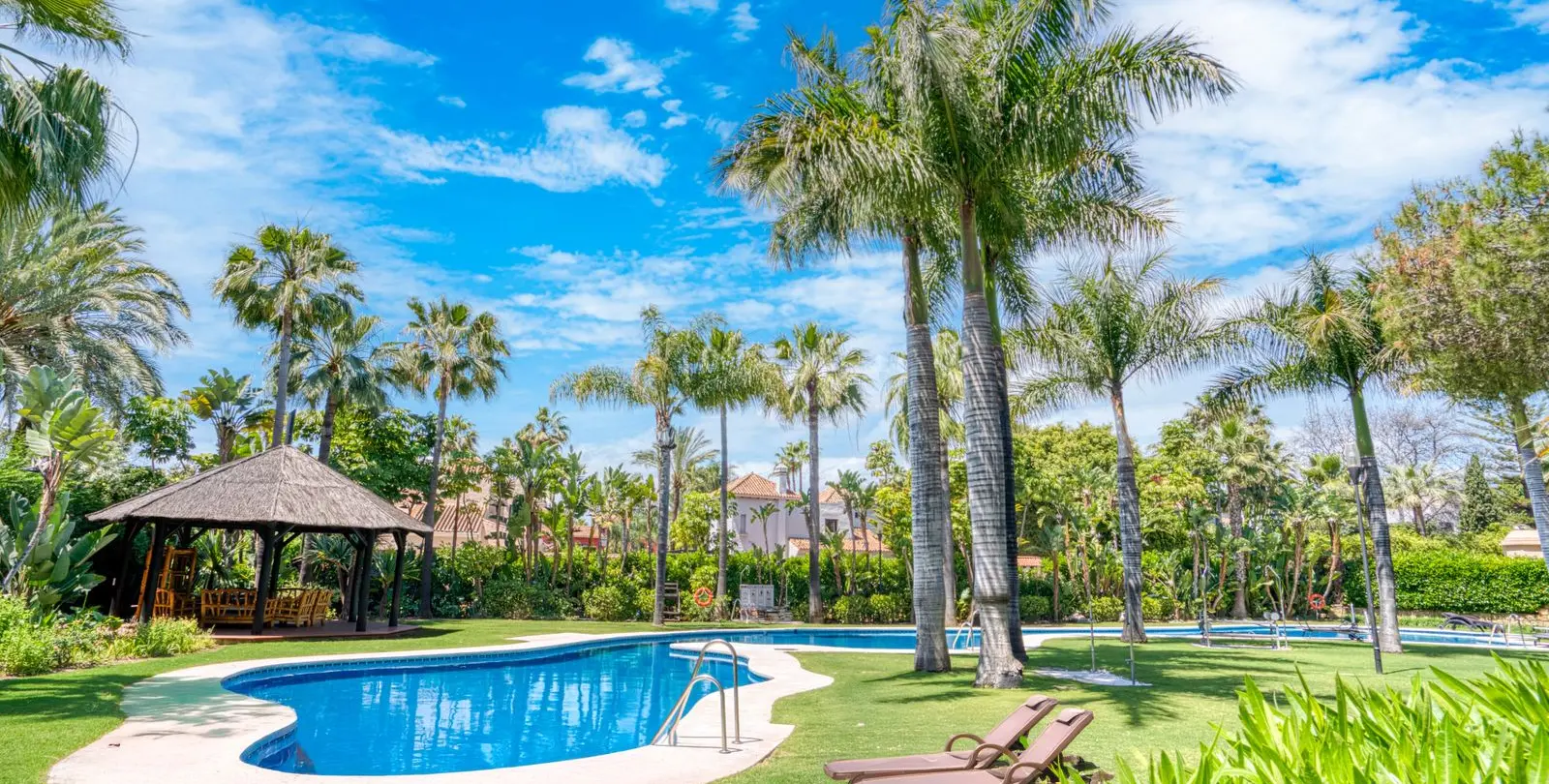 Venta de apartamento en planta baja en Puerto Banús 6