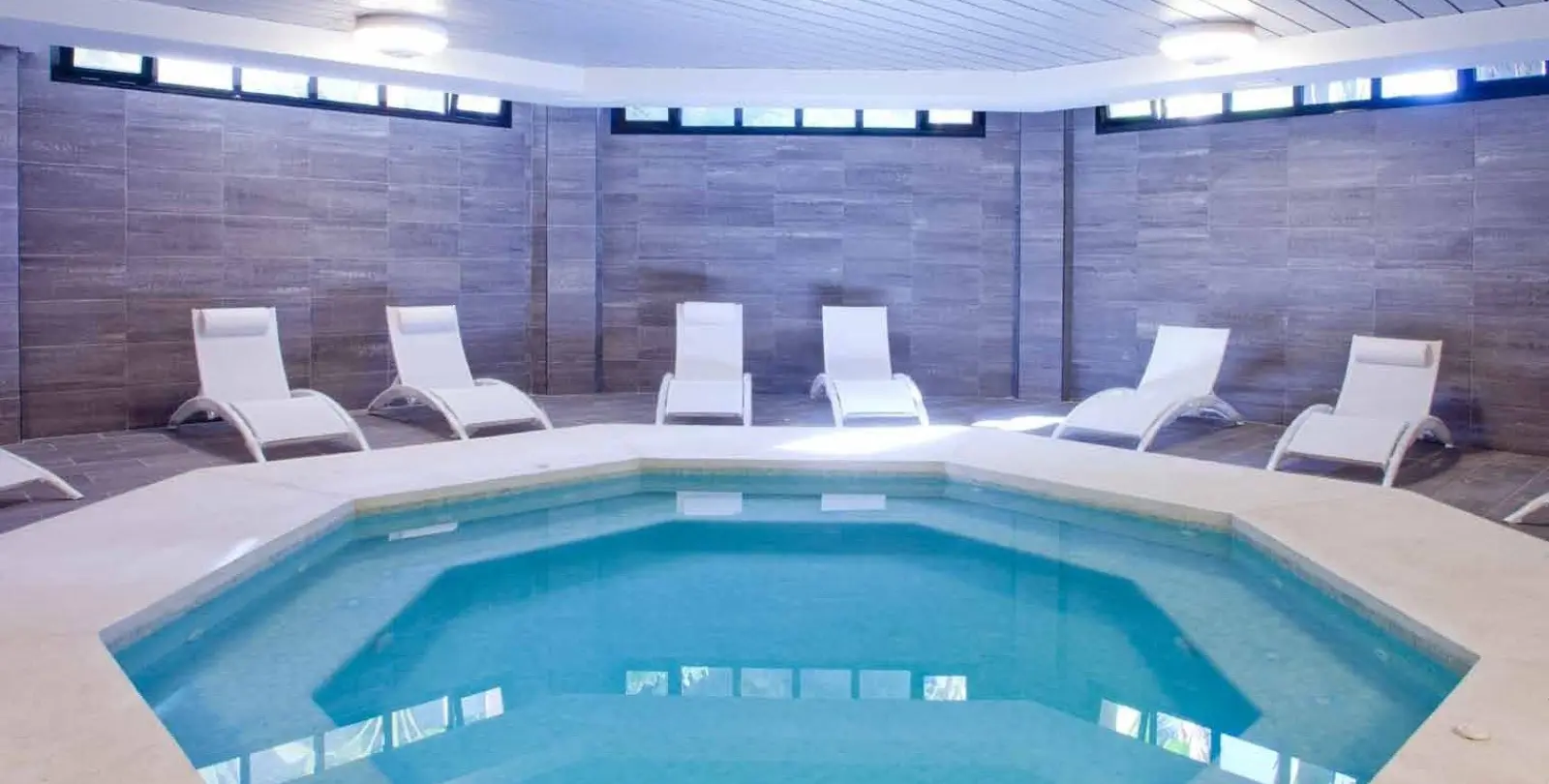 Venta de apartamento en planta baja en Puerto Banús 8