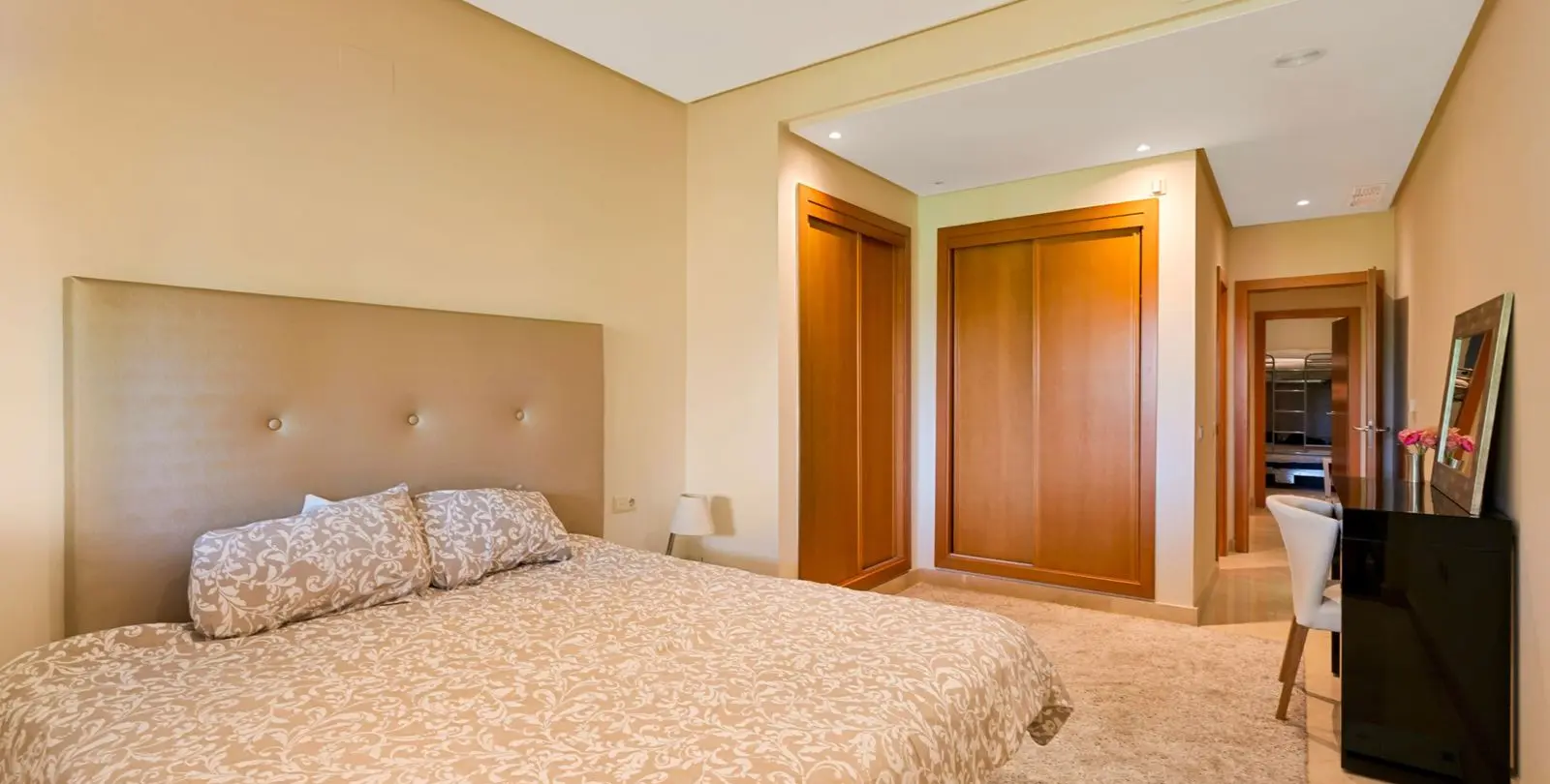 Venta de apartamento en planta baja en Puerto Banús 9