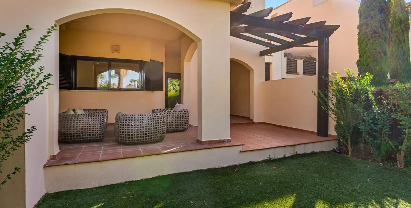 Venta de apartamento en planta baja en Puerto Banús 14