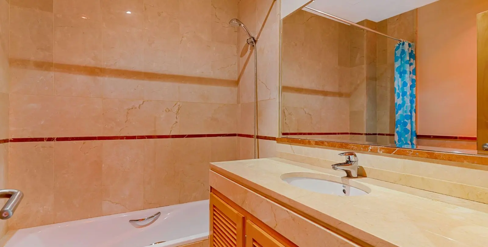 Venta de apartamento en planta baja en Puerto Banús 21