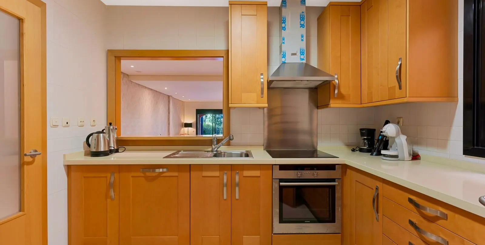 Venta de apartamento en planta baja en Puerto Banús 23
