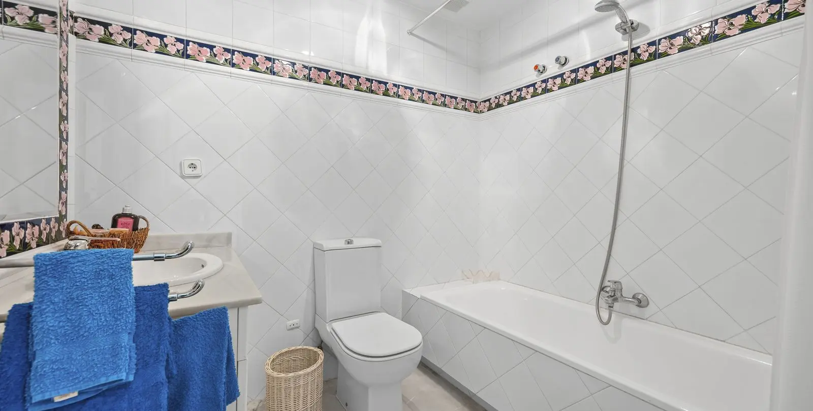Venta de adosado en La Quinta 17