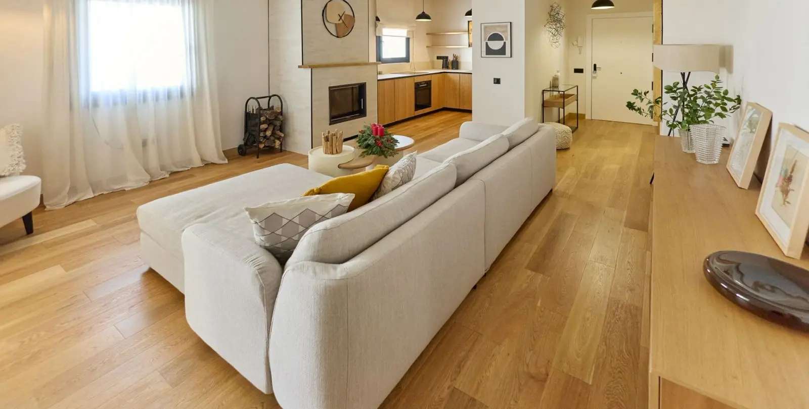 Sale of middle floor apartment in Puerto Banús 5