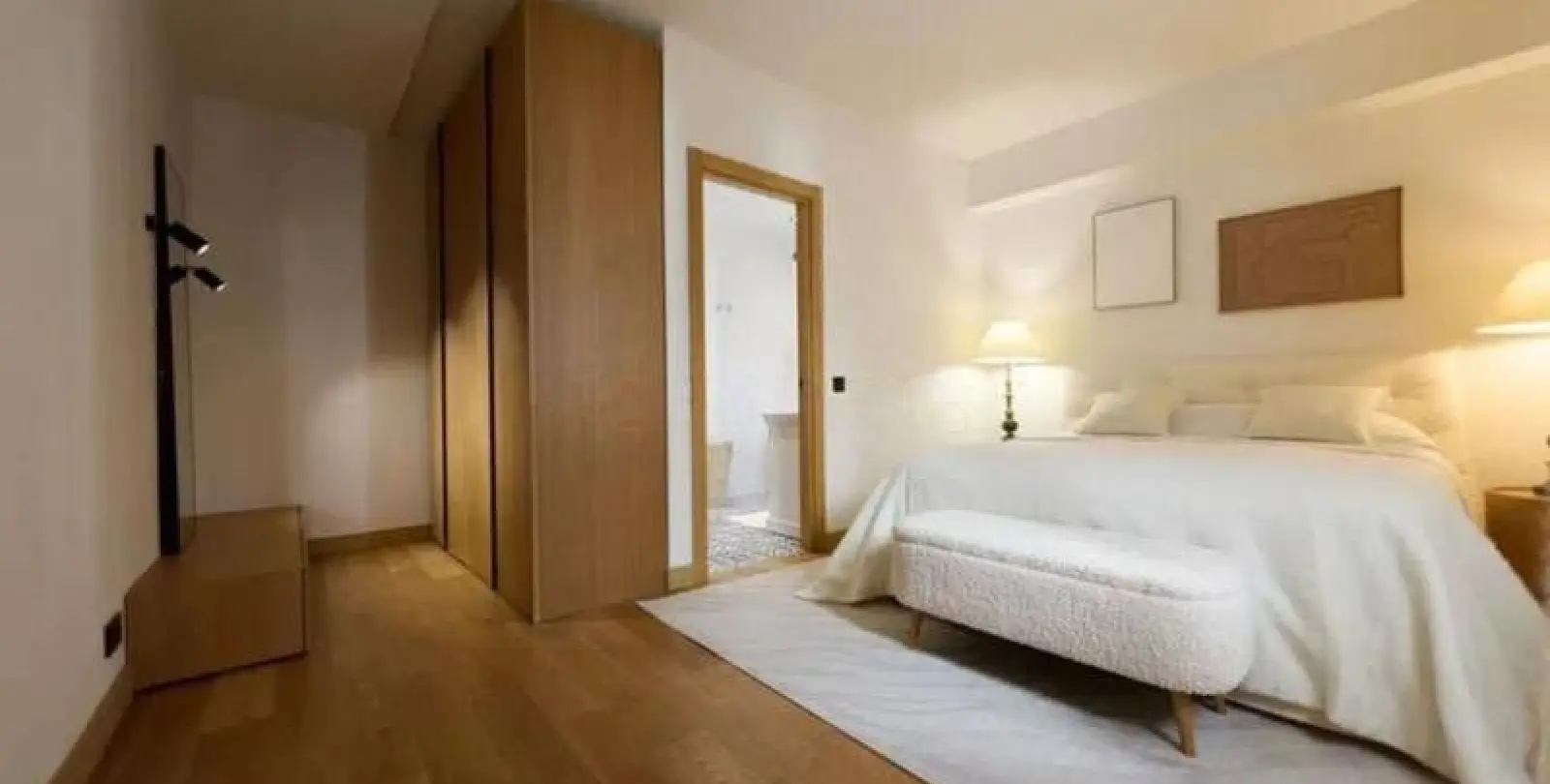 Sale of middle floor apartment in Puerto Banús 13