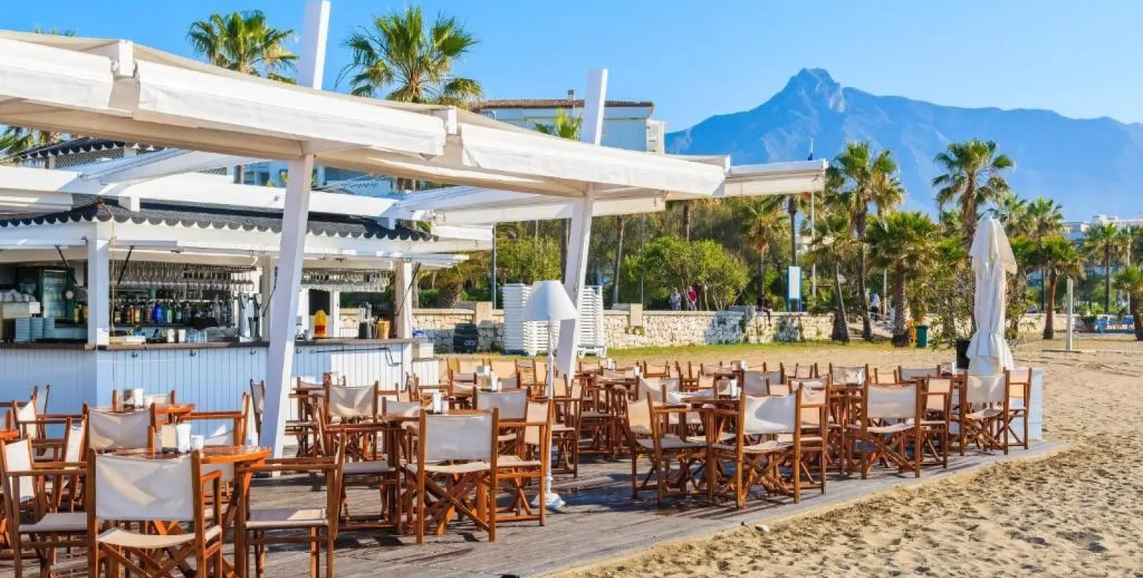 Sale of middle floor apartment in Puerto Banús 40