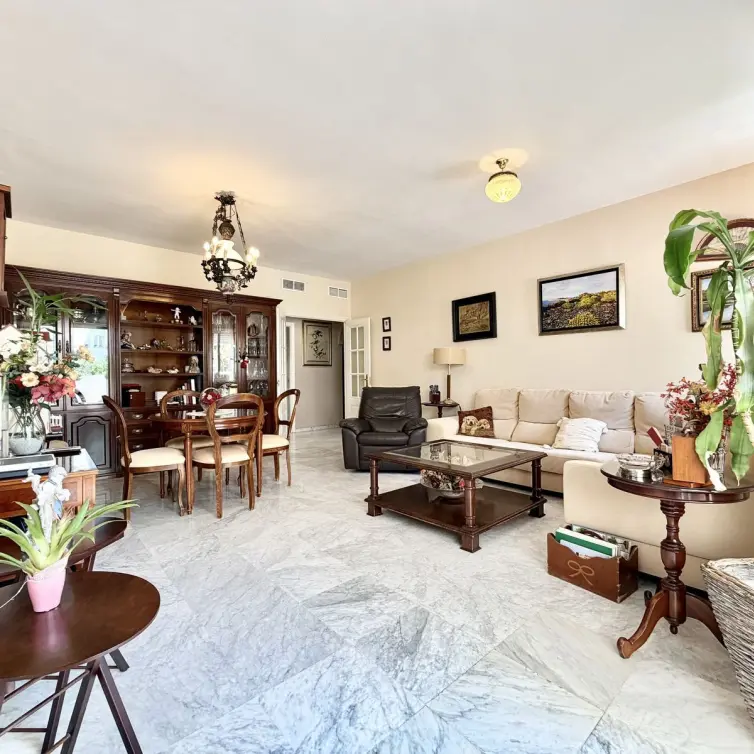 Venta de apartamento en planta baja en The Golden Mile