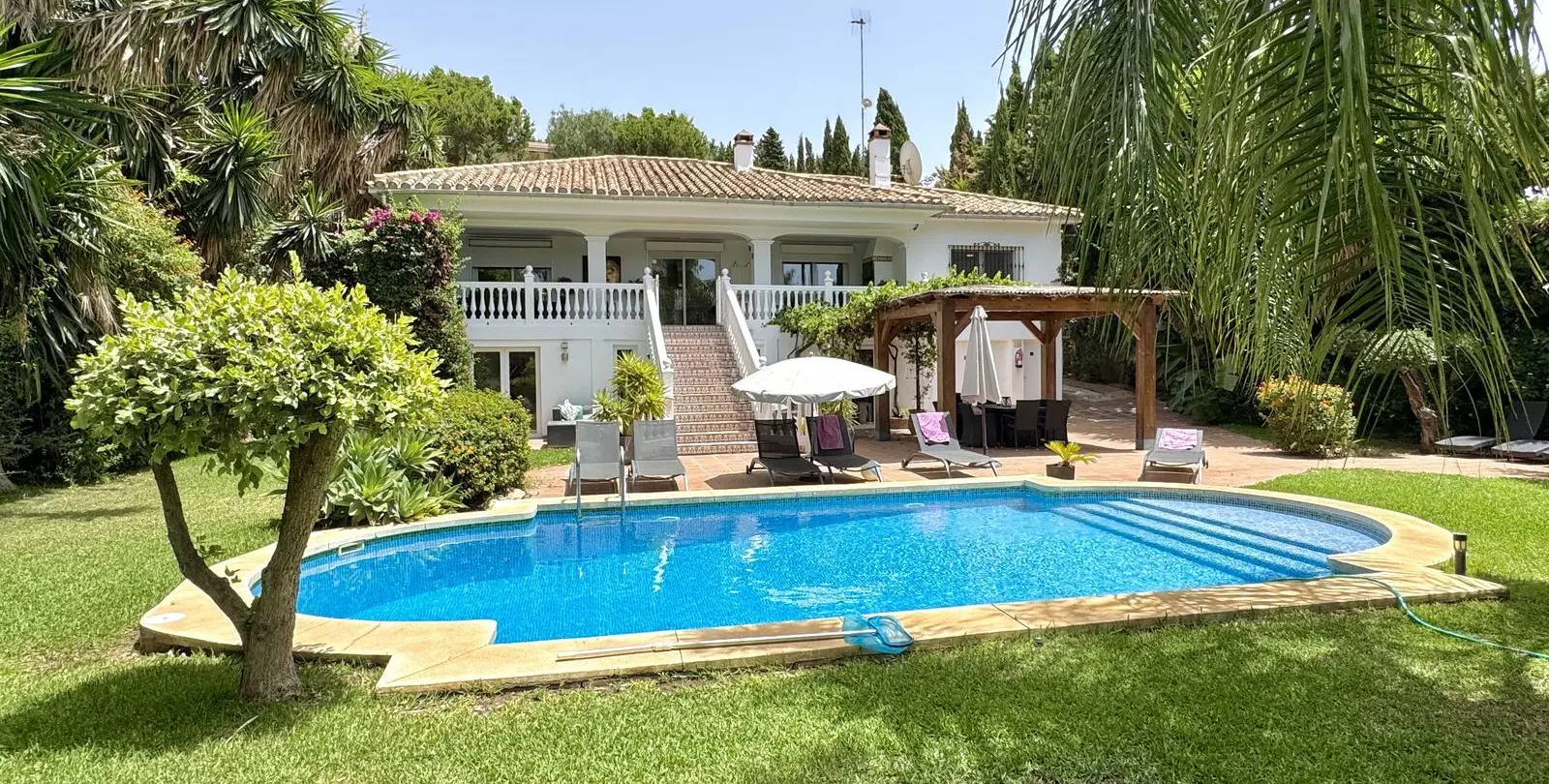 Sale of detached villa in Sierrezuela 1