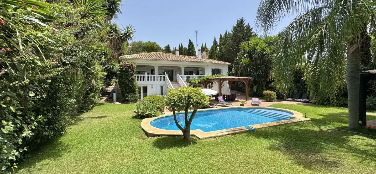 Sale of detached villa in Sierrezuela 1