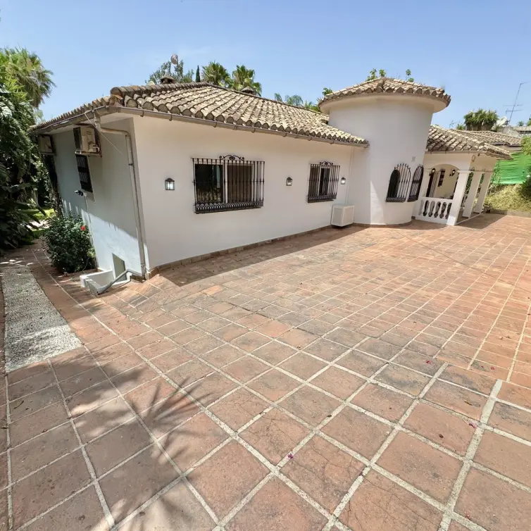 Sale of detached villa in Sierrezuela