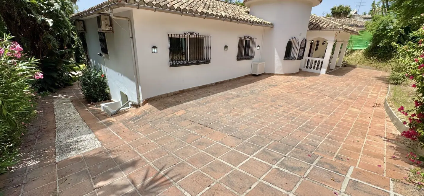 Sale of detached villa in Sierrezuela 4