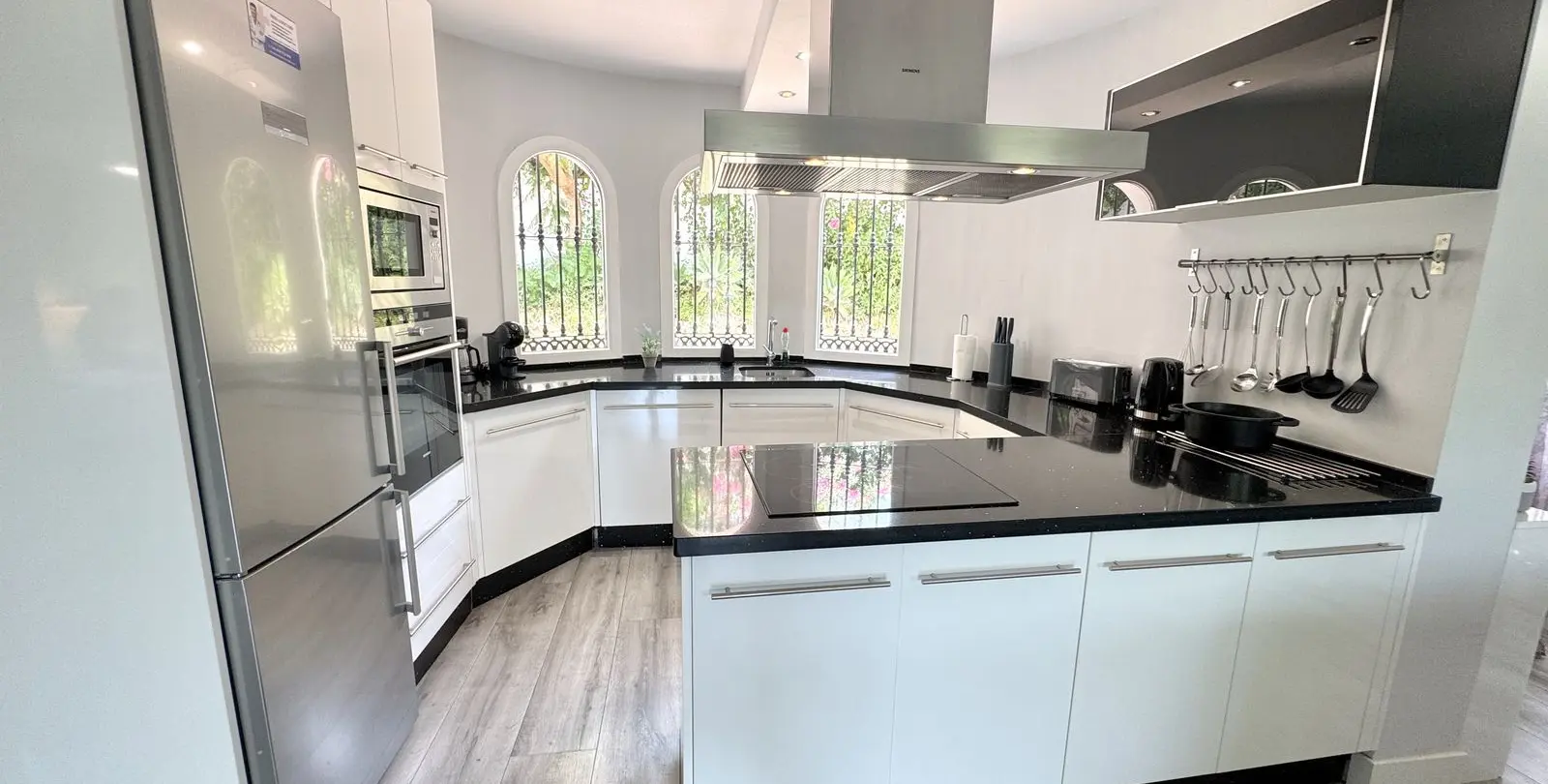 Sale of detached villa in Sierrezuela 10