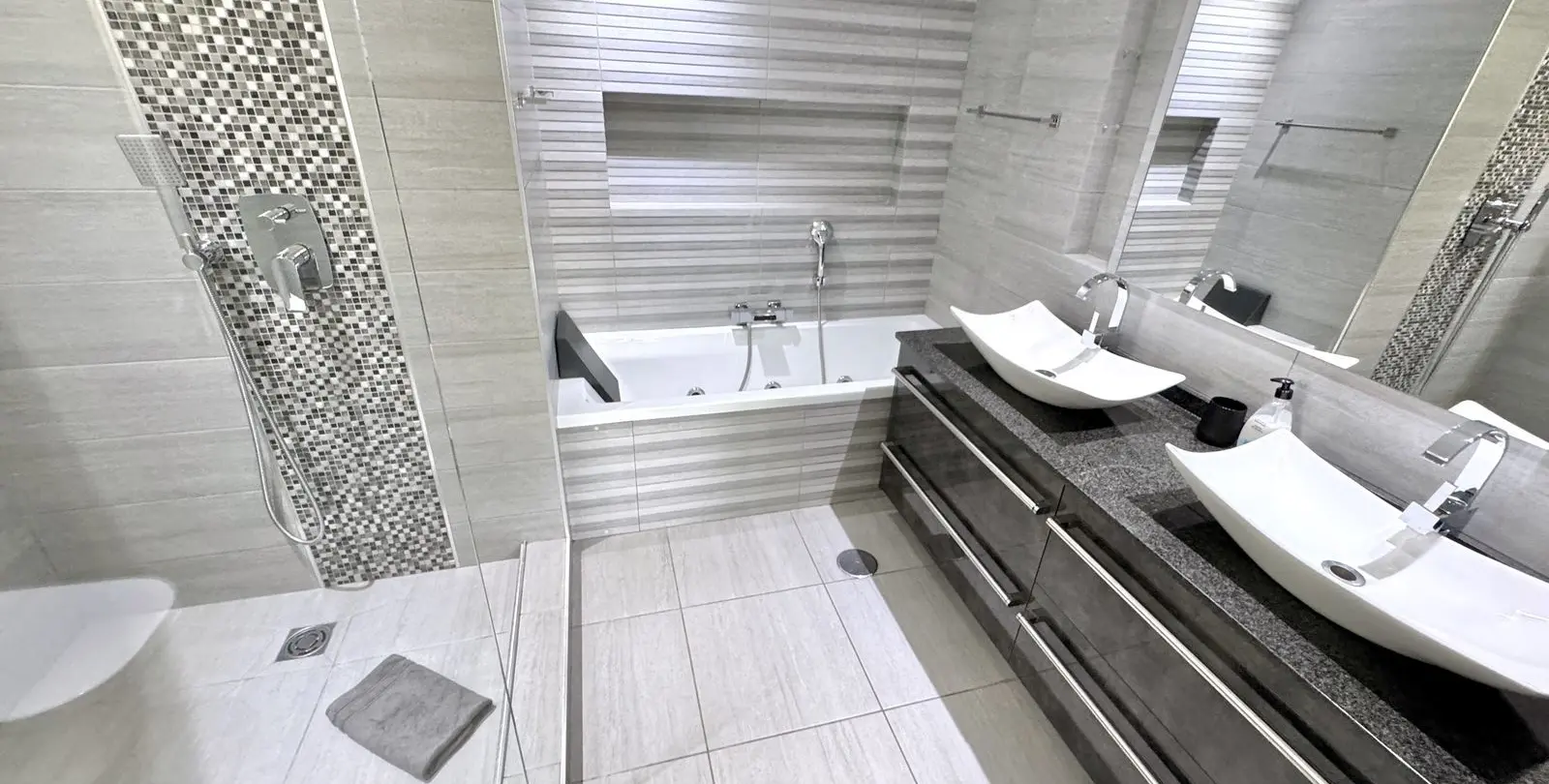 Sale of detached villa in Sierrezuela 13