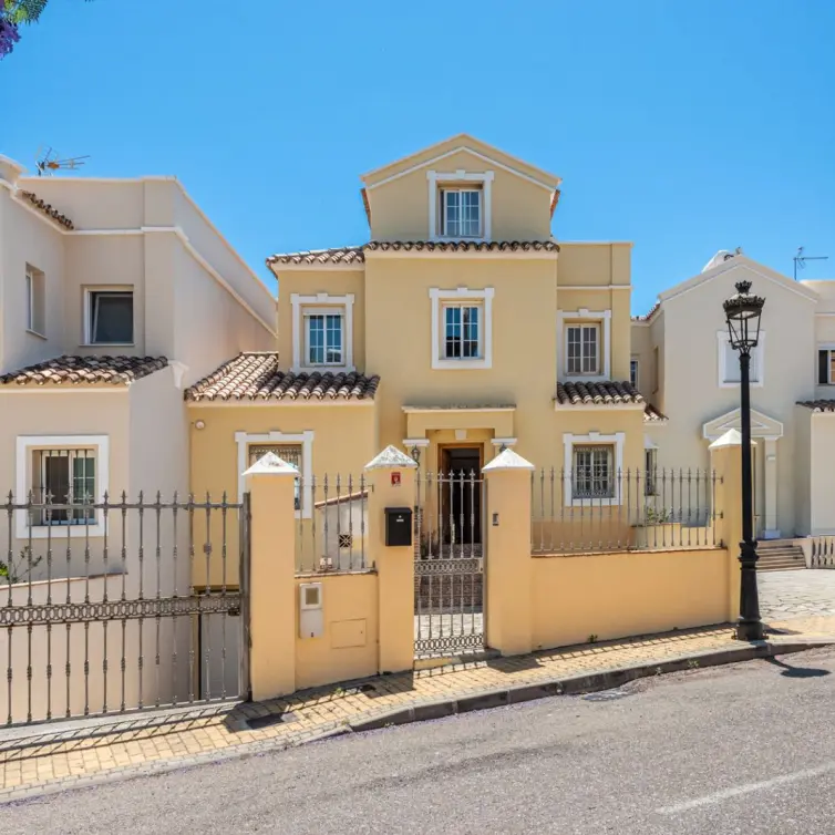 Venta de villa independiente en Estepona