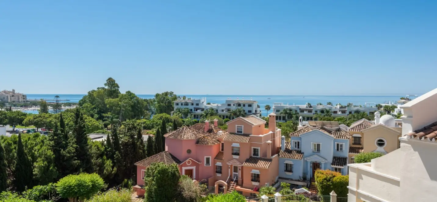 Venta de villa independiente en Estepona 1