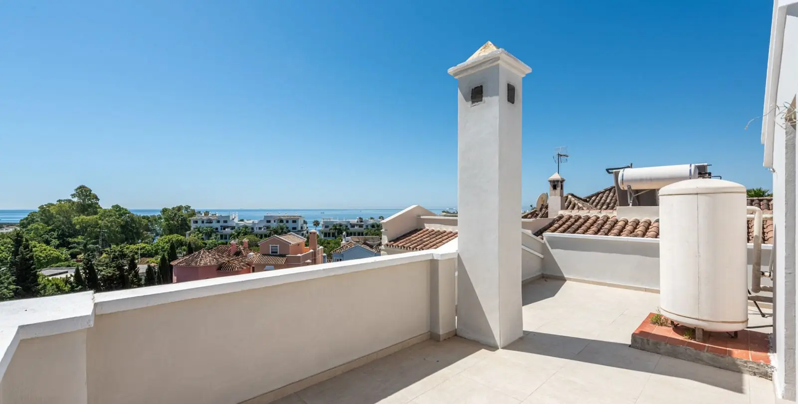 Venta de villa independiente en Estepona 14