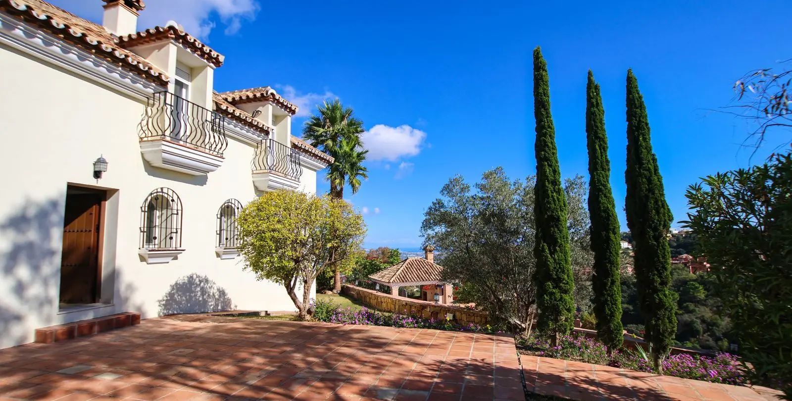 Sale of detached villa in La Mairena 15