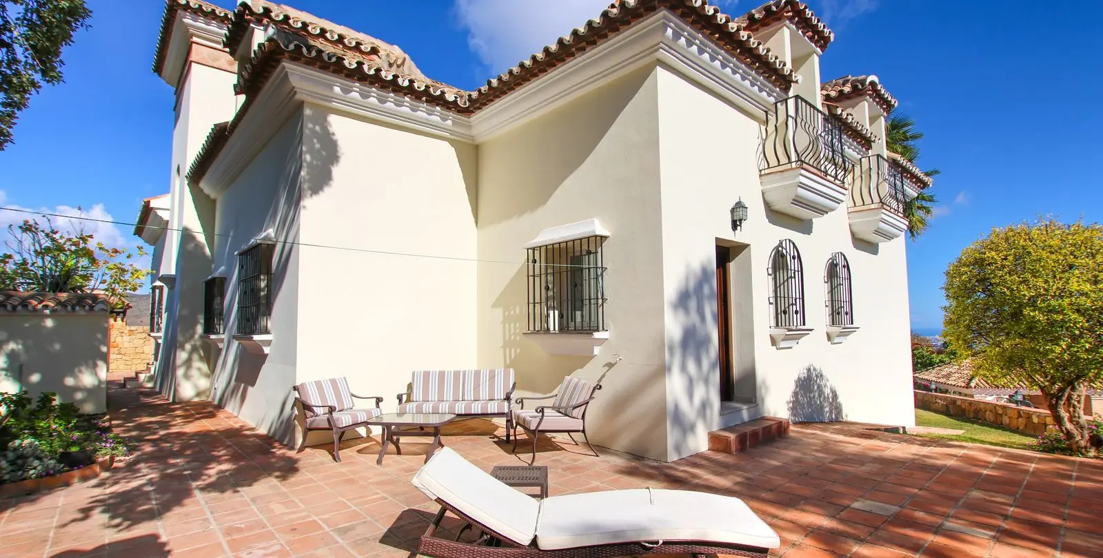 Sale of detached villa in La Mairena 16