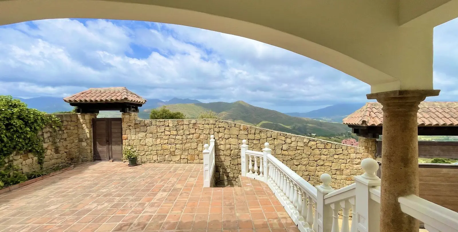 Sale of detached villa in La Mairena 17